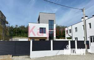 Коттедж 224м&sup2;, 3-этажный, участок 4 сот.  