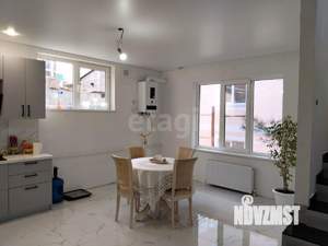 Дом 200м&sup2;, 3-этажный, участок 4 сот.  