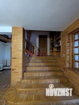 Дом 323м&sup2;, 2-этажный, участок 6 сот.  