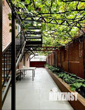 Дом 480м&sup2;, 3-этажный, участок 4 сот.  