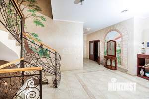 Дом 346м&sup2;, 3-этажный, участок 910 сот.  