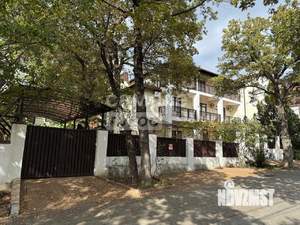 Коттедж 311м&sup2;, 3-этажный, участок 6 сот.  