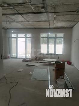 Дом 280м&sup2;, 2-этажный, участок 3 сот.  