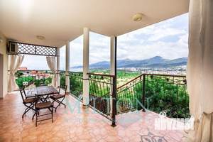 Дом 520м², 3-этажный, участок 14 сот.  