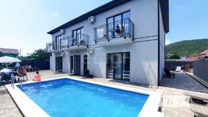 Дом 283м&sup2;, 2-этажный, участок 6 сот.  