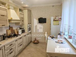 Дом 123м&sup2;, 3-этажный, участок 8 сот.  