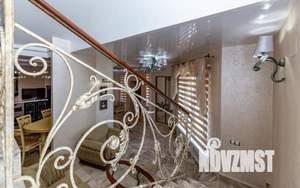 Коттедж 310м&sup2;, 2-этажный, участок 6 сот.  