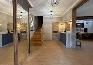 Дом 240м&sup2;, 2-этажный, участок 10 сот.  