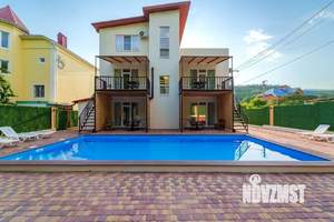 Дом 325м&sup2;, 3-этажный, участок 10 сот.  