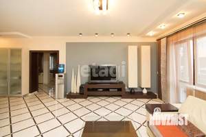 Дом 807м&sup2;, 3-этажный, участок 6 сот.  