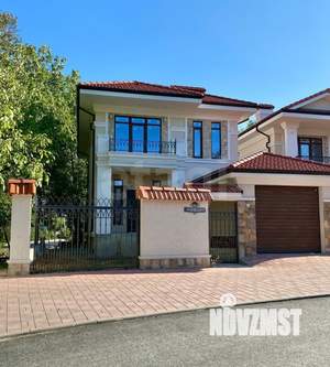 Дом 307м&sup2;, 2-этажный, участок 3 сот.  