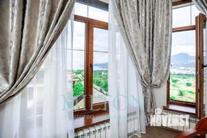 Дом 520м², 3-этажный, участок 14 сот.  