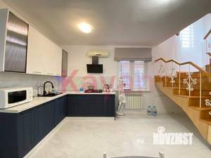 Дом 263м&sup2;, 3-этажный, участок 3 сот.  