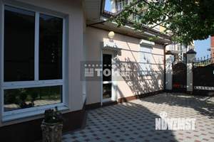 Коттедж 367м&sup2;, 3-этажный, участок 6 сот.  