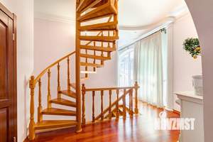 Дом 180м&sup2;, 2-этажный, участок 9 сот.  