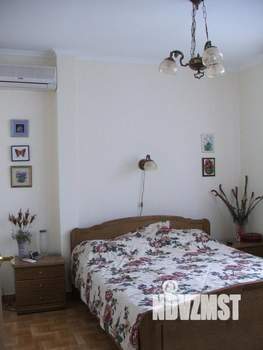 Дом 389м&sup2;, 3-этажный, участок 6 сот.  