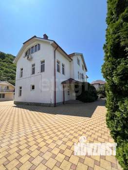 Дом 463м&sup2;, 3-этажный, участок 10 сот.  