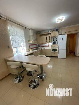 Дом 260м&sup2;, 3-этажный, участок 4 сот.  