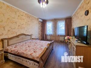 Коттедж 352м², 3-этажный, участок 4 сот.  