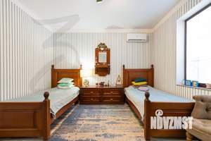 Дом 392м&sup2;, 3-этажный, участок 5 сот.  