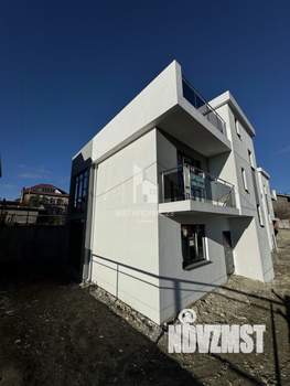 Дом 240м&sup2;, 3-этажный, участок 4 сот.  