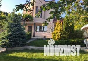 Дом 161м&sup2;, 2-этажный, участок 4 сот.  