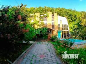 Дом 213м&sup2;, 3-этажный, участок 15 сот.  