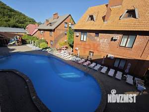 Дом 450м&sup2;, 3-этажный, участок 6 сот.  