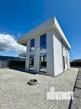 Коттедж 520м&sup2;, 3-этажный, участок 4 сот.  