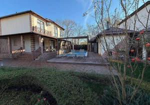 Дом 240м&sup2;, 2-этажный, участок 10 сот.  