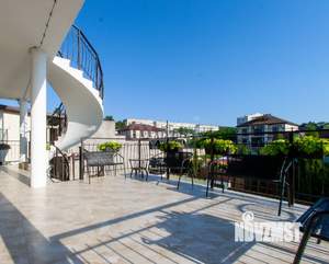 Дом 622м&sup2;, 3-этажный, участок 6 сот.  