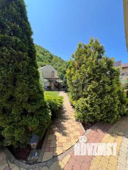 Дом 463м&sup2;, 3-этажный, участок 10 сот.  