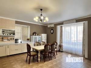 Коттедж 295м&sup2;, 3-этажный, участок 4 сот.  