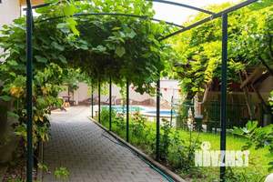 Дом 508м&sup2;, 3-этажный, участок 7 сот.  