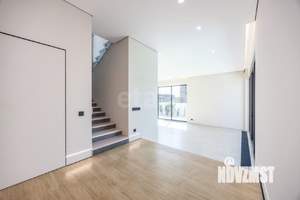 Дом 227м&sup2;, 2-этажный, участок 4 сот.  