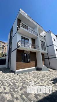 Коттедж 270м², 3-этажный, участок 3 сот.  