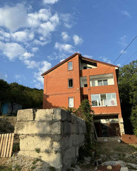 Дом 250м&sup2;, 3-этажный, участок 7 сот.  