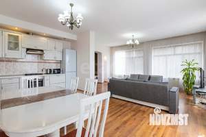 Дом 220м², 3-этажный, участок 7 сот.  