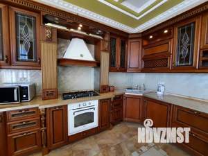 Дом 450м&sup2;, 3-этажный, участок 6 сот.  