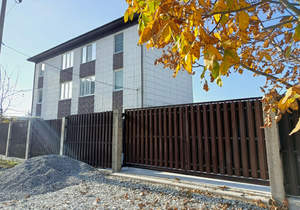 Дом 393м&sup2;, 4-этажный, участок 8 сот.  