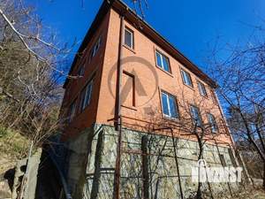 Дом 225м², 3-этажный, участок 11 сот.  