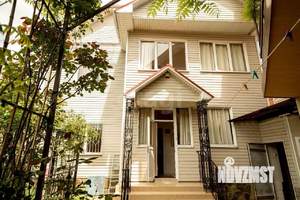 Дом 526м&sup2;, 3-этажный, участок 8 сот.  