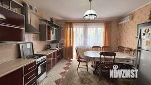 Дом 284м&sup2;, 3-этажный, участок 4 сот.  