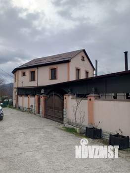 Дом 176м&sup2;, 2-этажный, участок 4 сот.  