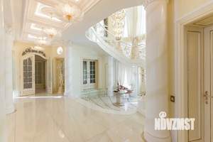 Коттедж 500м², 3-этажный, участок 15 сот.  