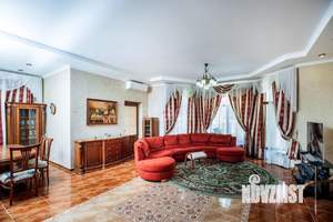 Дом 346м&sup2;, 3-этажный, участок 910 сот.  