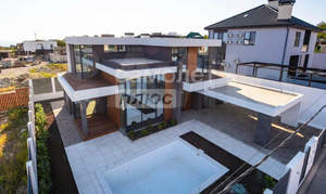 Дом 250м&sup2;, 2-этажный, участок 5 сот.  