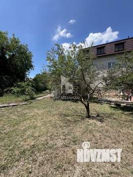 Дом 200м&sup2;, 3-этажный, участок 10 сот.  