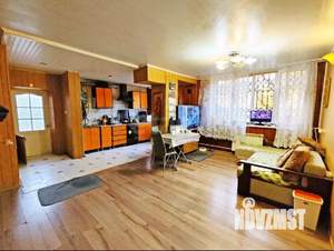 Дом 213м&sup2;, 3-этажный, участок 15 сот.  