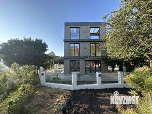 Дом 355м&sup2;, 3-этажный, участок 5 сот.  